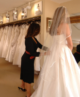 قبل شراء فستان زفافك......